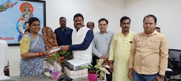 संसदीय सचिव ने आंध्र प्रदेश की संस्कृति मंत्री से मुलाकात कर राष्ट्रीय आदिवासी नृत्य महोत्सव के लिए आमंत्रित किया