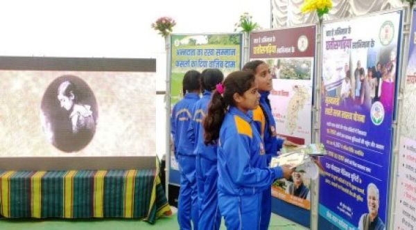 राज्योत्सव में लगी जनसंपर्क विभाग की प्रदर्शनी को मिल रहा अच्छा प्रतिसाद, विधायक ने किया अवलोकन