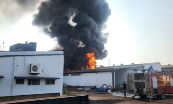 आयल फैक्ट्री में लगी आग, मौके पर पहुंचा अग्निशमन दल...