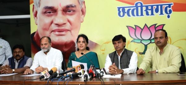 कांग्रेस ने उड़ाई नियमों की धज्जियां, टेंडर में हुआ भ्रष्टाचार : मीनल चौबे