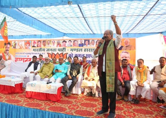 सरकारी गाड़ियों में बांटी जा रही है शराब-साड़ियां, दम है तो निष्पक्ष चुनाव लड़ो : बृजमोहन