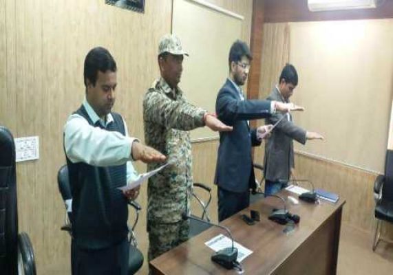 सड़क सुरक्षा सप्ताह में कलेक्टर और एसपी ने ली शपथ