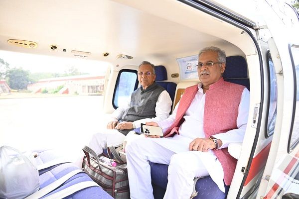 सीएम भूपेश बघेल हेलीपेड से बसना के लिए रवाना