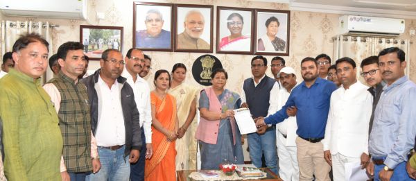 राज्यपाल सुश्री उइके से गवर्नमेंट एम्पलाइज वेलफेयर एसोसिएशन छत्तीसगढ़ के प्रतिनिधिमण्डल ने भेंट कर ज्ञापन सौंपा
