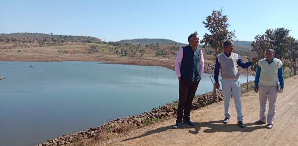कलेक्टर श्री ध्रुव ने मोरगा जलाशय का मुआयना किया