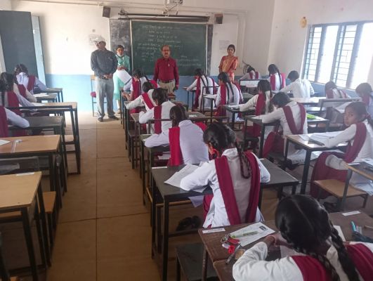 12 वीं बोर्ड परीक्षा शुरू, हिंदी के पेपर में अनुपस्थित रहे 216 विद्यार्थी