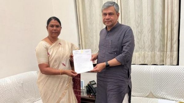 केंद्रीय रेल मंत्री से मिली सांसद गोमती साय, रेल लाइन का कार्य जल्द प्रारंभ करने की मांग