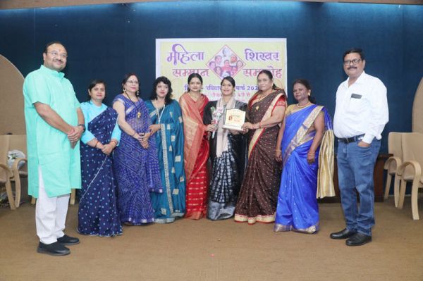 महिला शिखर सम्मान से अलंकृत हुईं उत्कृष्ट कार्य करने वाली विप्र महिलाएं