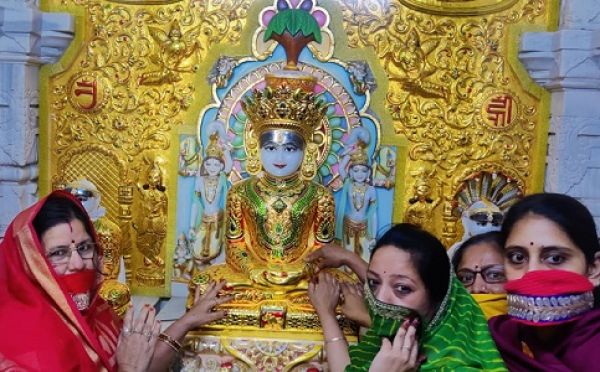  श्रद्धालुओं ने पंच कल्याणक पूजा कर मनाया भगवान महावीर जन्मकल्याणक महोत्सव