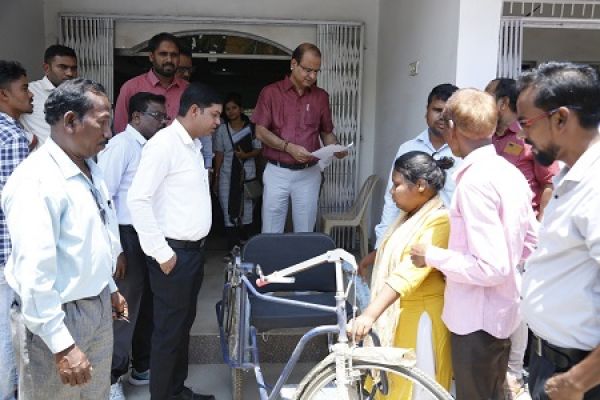 दूर दराज के लोगों को समाधान के लिए न जाना पड़े दूर, यही हमारा प्रयास : कलेक्टर