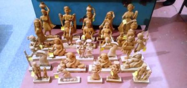 टोकरी व सजावटी वस्तु के विक्रय से अब तक 7-8 लाख तक की हुई आमदनी