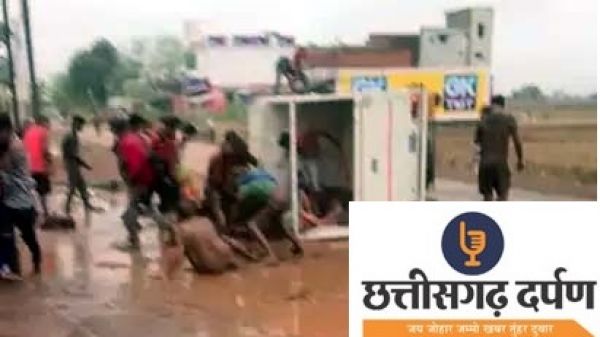 पिकअप के पलटने से 14 लोग हुए घायल 