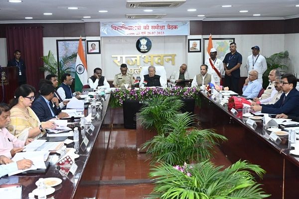  राजभवन में राज्य के निजी विश्वविद्यालयों के कार्यो की समीक्षा बैठक शुरू