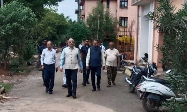  चीफ़ जस्टिस ने किया आवासीय कॉलोनियों का निरीक्षण