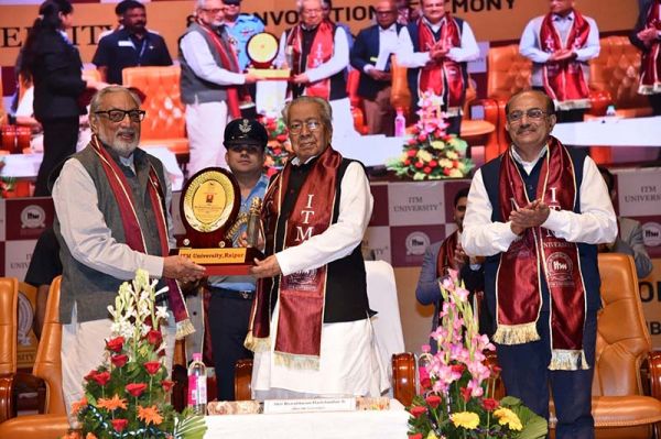  विद्यार्थियों में नवाचार, रचनात्मकता व आजीवन सीखने की भावना होनी चाहिए : विश्वभूषण हरिचंदन