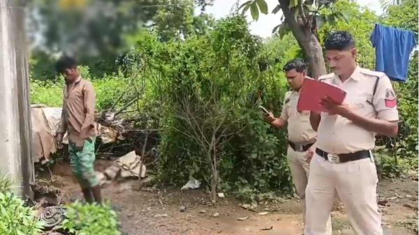 घर के बाड़ी में मिली युवक ली लाश, सदमे में परिवार