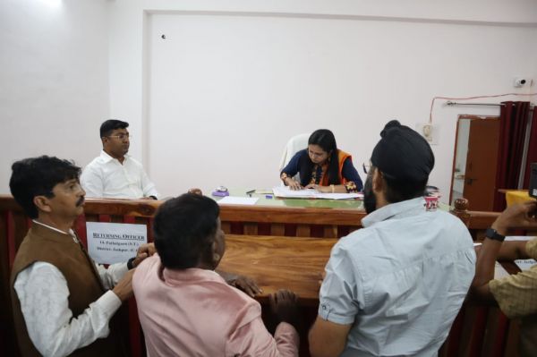  जनरल राजीव रंजन ने कुनकुरी व पत्थलगांव के नामांकन कक्ष का किया निरीक्षण