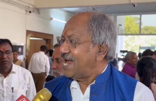 मतगणना में गड़बड़ी के लिए कर्मचारियों पर दवाब बना रही सरकार : बृजमोहन