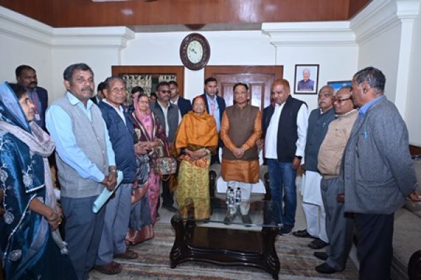  मुख्यमंत्री को आदिवासी सेवा समिति के अभिनन्दन समारोह का मिला निमंत्रण