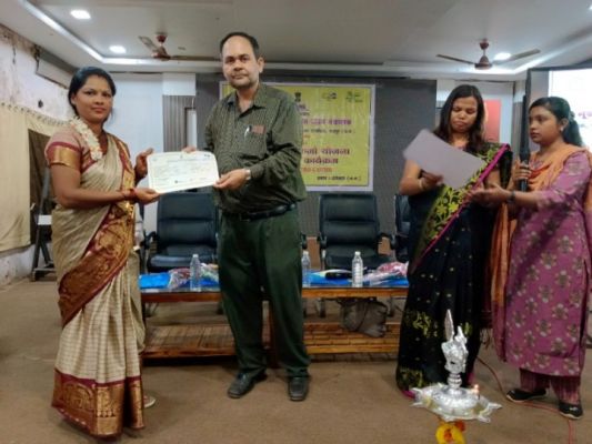 पीएम विश्वकर्मा योजना के प्रशिक्षणार्थियों को दिये गये प्रमाण-पत्र