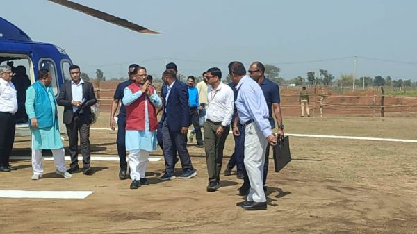  दामाखेड़ा पहुंचे सीएम साय, हेलीपैड पर हुआ स्वागत