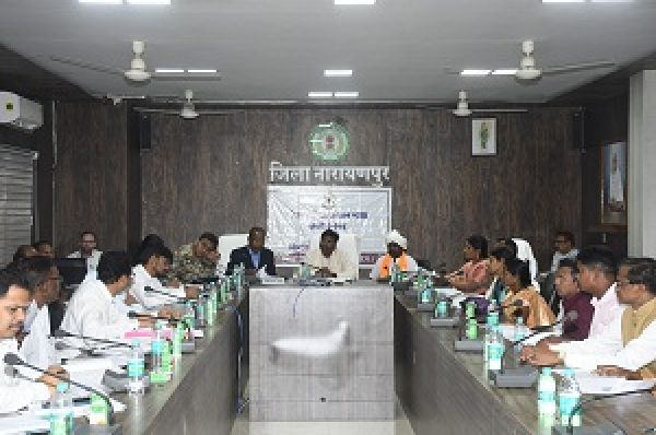 मंत्री केदार कश्यप ने की जिला खनिज संस्थान न्यास निधि से स्वीकृत कार्यों की समीक्षा