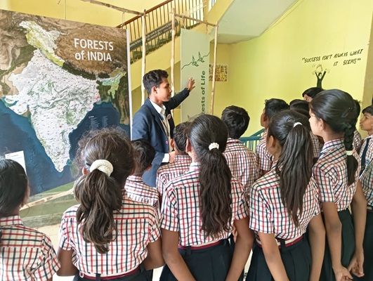 फॉरेस्ट ऑफ लाईफ महोत्सव में शामिल हुये विद्यार्थी