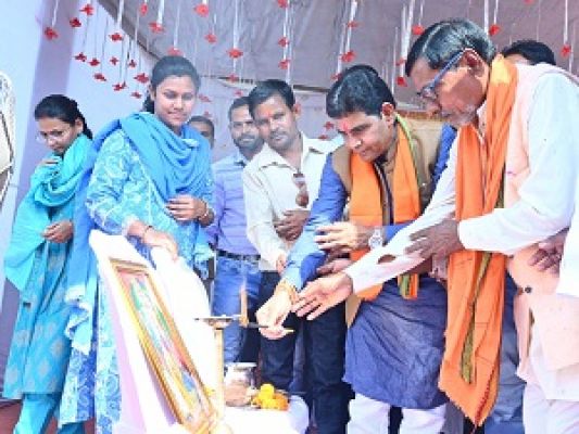  हमारी कृषि आधारित अर्थव्यवस्था में पशुधन आज भी महत्व : टंकराम वर्मा