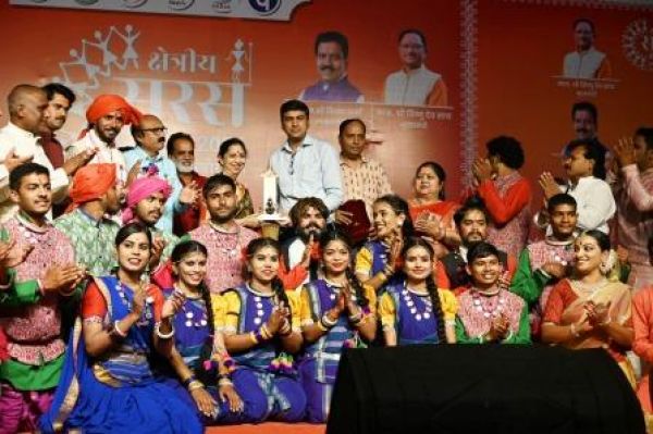 संगीत विश्व विद्यालय के स्टूडेंस् ने सांस्कृतिक विधा पर प्रस्तुति देकर सबका मन मोह लिया