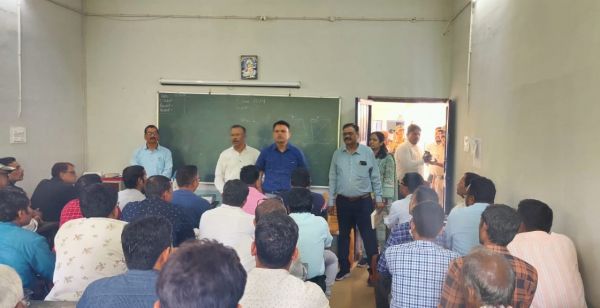 कलेक्टर ने मतदान दल के अधिकारी-कर्मचारियों के प्रशिक्षण का किया अवलोकन