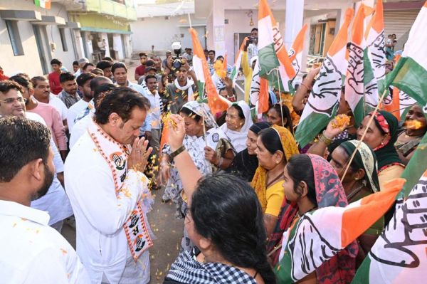 विकास उपाध्याय ने रायपुर ग्रामीण विधानसभा में किया रोड शो, जगह-जगह हुआ स्वागत