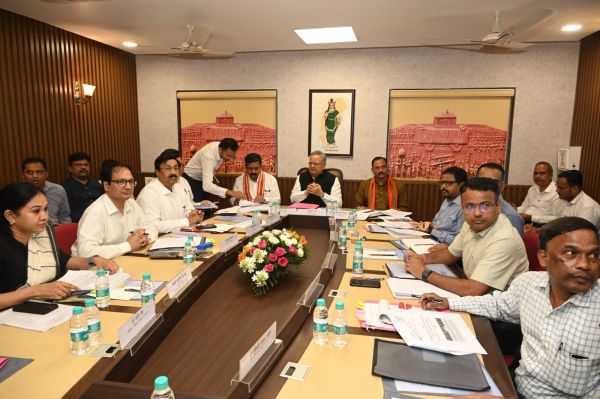 डॉ. रमन सिंह की अध्यक्षता और स्वास्थ्य मंत्री तथा उप-मुख्यमंत्री की उपस्थिति में राजनांदगांव व कवर्धा मेडिकल कालेज की भी हुई समीक्षा