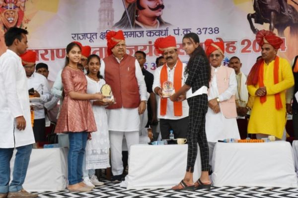 महाराणा प्रताप के जीवन के संघर्षों-आदर्शों के रास्तों पर चलना चाहिए : डॉ. रमन सिंह