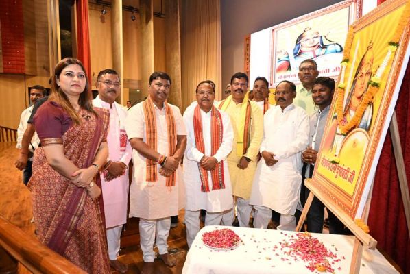 जनजातीय गौरव के प्रतीक रानी दुर्गावती से प्रेरणा लेकर समाज को आगे बढ़ाएं: रामविचार नेताम