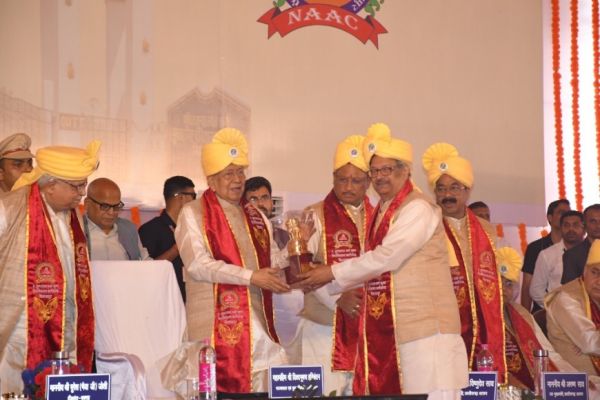 आपकी उपलब्धियां कठिन परिश्रम, समर्पण, शैक्षणिक उत्कृष्टता का प्रमाण : राज्यपाल हरिचंदन