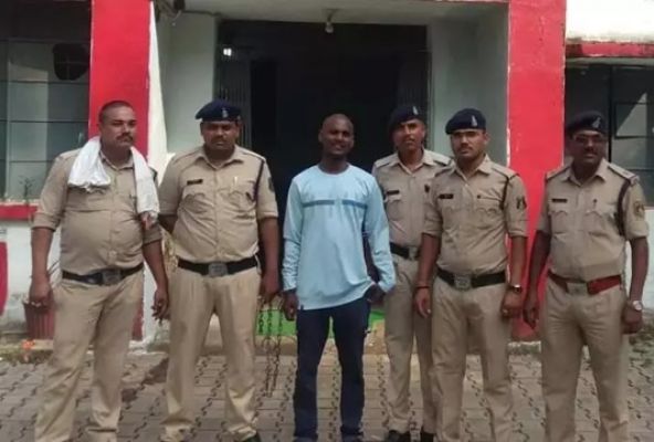 लाखों के ड्रग्स तस्कर गिरफ्तार