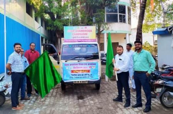 डायरिया के रोकथाम व जागरूकता के लिए प्रचार वाहन को हरी झण्डी दिखाकर किया रवाना