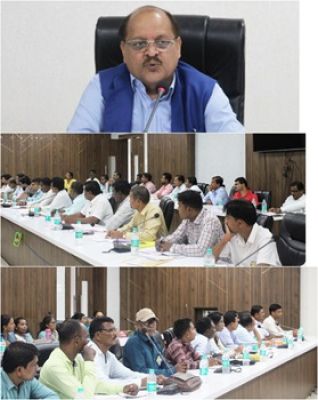 प्राचार्य एवं आश्रम पोटाकेबिन अधीक्षकों की कलेक्टर ने ली समीक्षा बैठक