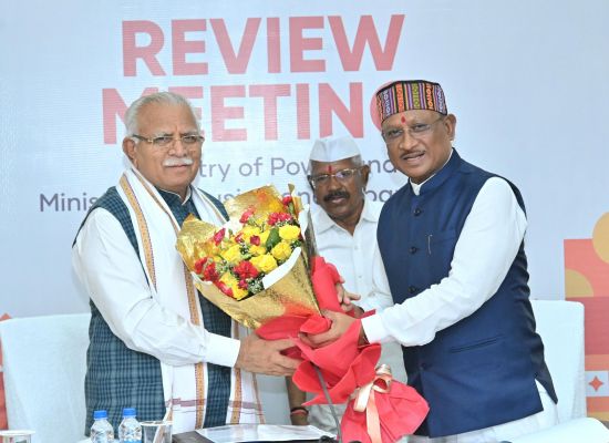 केन्द्रीय विद्युत तथा आवासन एवं शहरी कार्य मंत्री ने छत्तीसगढ़ में हो रहे कार्यों की समीक्षा की