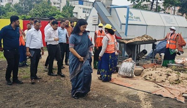राज्य शहरी विकास अभिकरण के संयुक्त सचिव रूपा मिश्रा एवं सीईओ शशांक पांडे ने किया बीरगांव के एसएलआरएम सेंटर का निरीक्षण