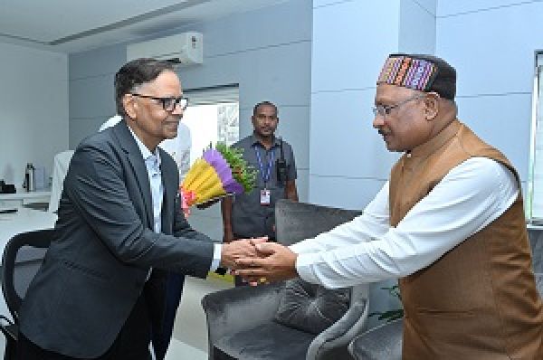 सीएम साय ने वित्त आयोग के चेयरमैन और दल से की मुलाक़ात