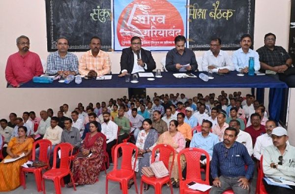 विद्यार्थियों एवं शिक्षकों की शत् प्रतिशत उपस्थिति करें सुनिश्चित : कलेक्टर