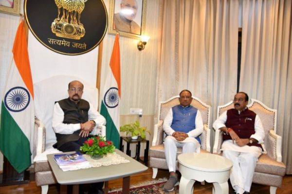 नए राज्यपाल डेका से मुख्यमंत्री साय ने प्रदेश के विकास पर की चर्चा