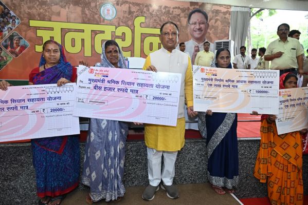 श्रमिक परिवारों को दी 11 करोड़ 41 लाख रूपए की सहायता राशि