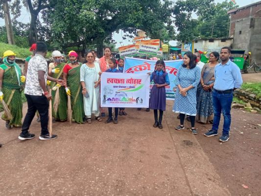 ग्राम घोरदा में स्वच्छता त्यौहार के तहत स्कूली बच्चों द्वारा निकली गई स्वच्छता एवं जागरूकता रैली