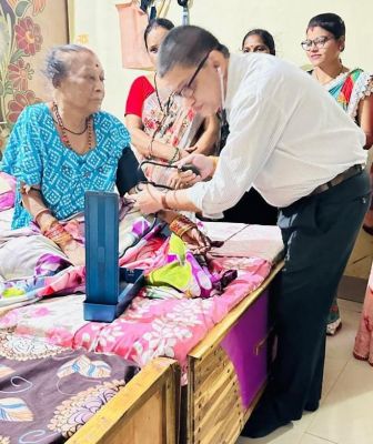  विख्यात पंडवानी गायिका श्रीमती तीजन बाई के स्वास्थ्य पर रखी जा रही निगरानी