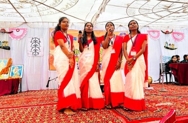 एकलव्य आदर्श आवासीय विद्यालय डौंडी के छात्र-छात्राओं का उत्कृष्ट प्रदर्शन