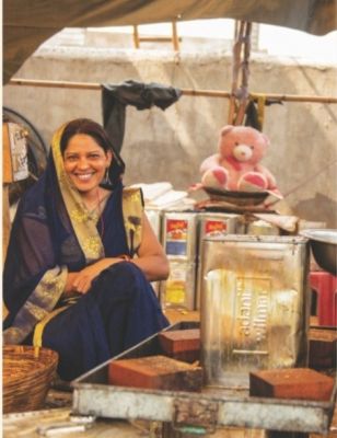  मुख्यमंत्री निर्माण श्रमिक मृत्यु एवं दिव्यांग सहायता योजना से जया के जीवन में आया बदलाव