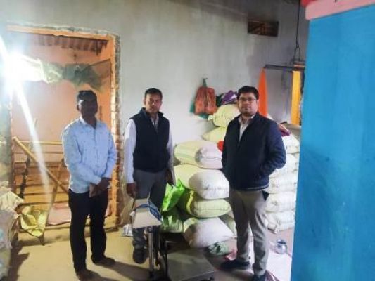 प्रशासन की सख्त कार्रवाई, 85 क्विंटलअवैध धान जब्त