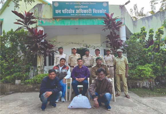  पेंगोलिन तस्करों पर कसा शिकंजा, तीन तस्कर पकड़ाए